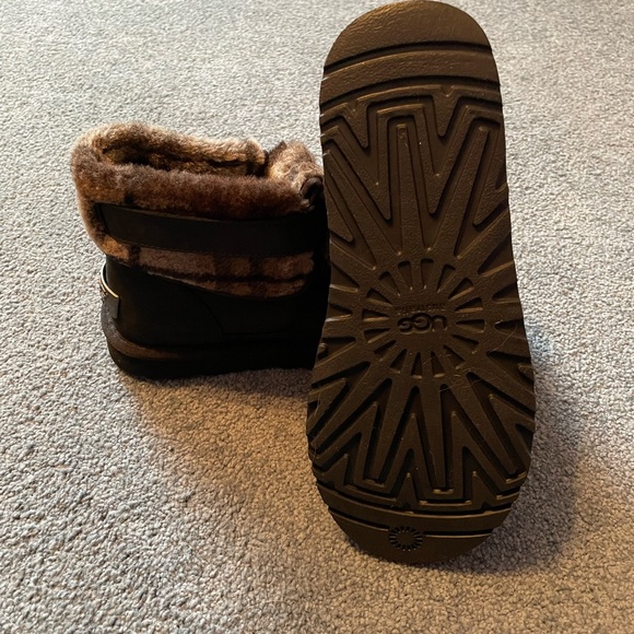 Ugg size 7. Excellent condition - Picture 6 of 7